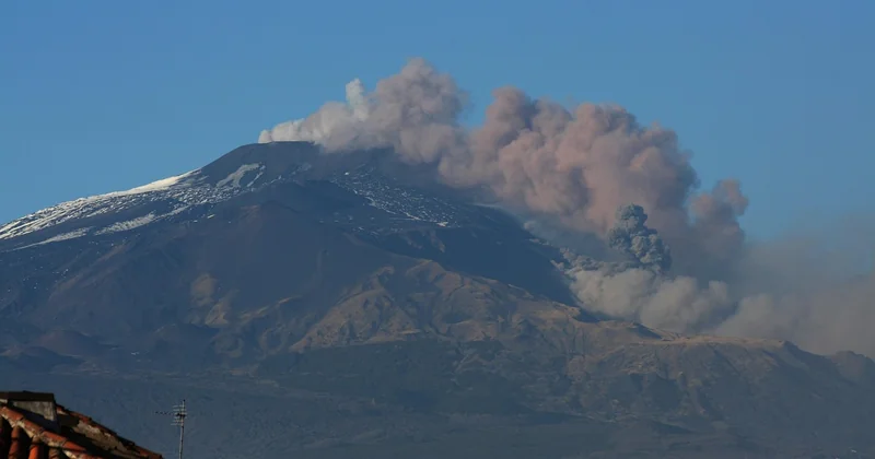 L'Etna en éruption : le géant qui fait monter 2 000 personnes par soir