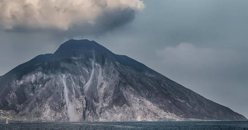 Stromboli : le seul volcan d'Europe où l'on observe des explosions en continu